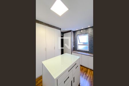 Casa à venda com 288m², 3 quartos e 2 vagasQuarto 1 - Closet