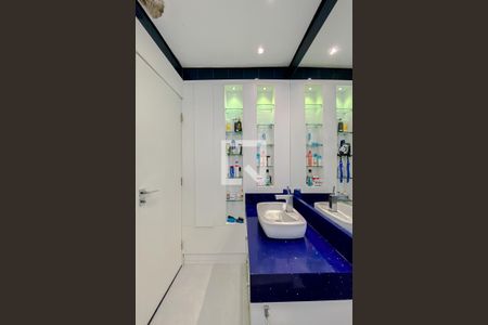 Casa à venda com 288m², 3 quartos e 2 vagasBanheiro da Suíte 2