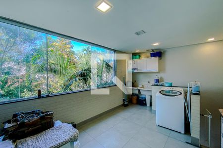 Casa à venda com 288m², 3 quartos e 2 vagasLavanderia