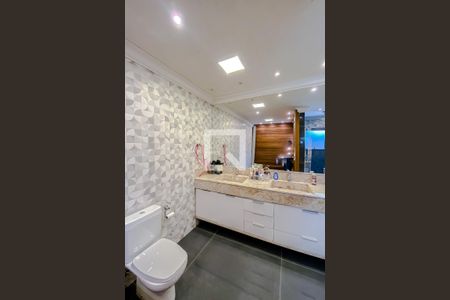 Casa à venda com 288m², 3 quartos e 2 vagasBanheiro da Suíte 1