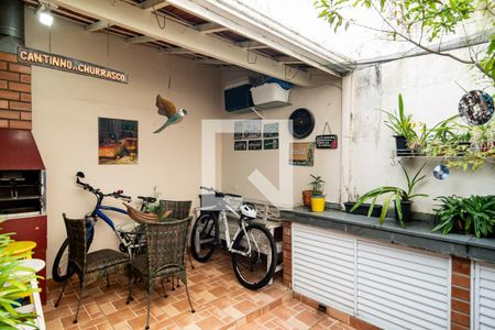 Casa à venda com 170m², 3 quartos e 2 vagas Casa à venda com 170m², 3 quartos e 2 vagasÁrea Externa / Serviço