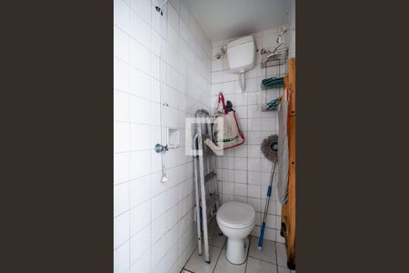 Casa à venda com 170m², 3 quartos e 2 vagas Casa à venda com 170m², 3 quartos e 2 vagasBanheiro de Serviço