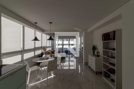 Sala e cozinha de apartamento para alugar com 2 quartos, 160m² em Vila Nova Conceição, São Paulo