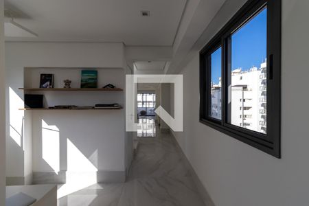 Corredor entrada de apartamento para alugar com 2 quartos, 160m² em Vila Nova Conceição, São Paulo