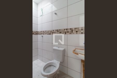 Banheiro de casa para alugar com 2 quartos, 37m² em Tatuquara, Curitiba