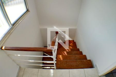 Casa para alugar com 100m², 4 quartos e sem vagaEscada