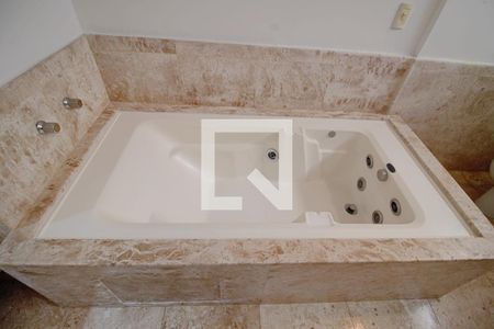 Apartamento à venda com 270m², 3 quartos e 4 vagas Apartamento à venda com 270m², 3 quartos e 4 vagasBanheiro da Suíte 3