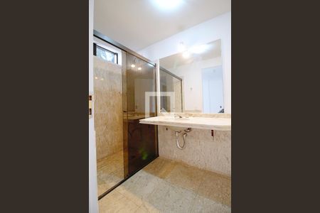 Apartamento à venda com 270m², 3 quartos e 4 vagas Apartamento à venda com 270m², 3 quartos e 4 vagasBanheiro da Suíte 2