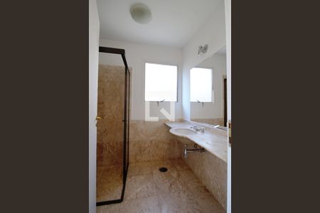 Apartamento à venda com 270m², 3 quartos e 4 vagas Apartamento à venda com 270m², 3 quartos e 4 vagasBanheiro da Suíte 1