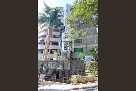 Apartamento à venda com 270m², 3 quartos e 4 vagas Apartamento à venda com 270m², 3 quartos e 4 vagasFachada e portaria
