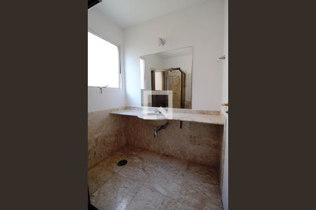 Apartamento à venda com 270m², 3 quartos e 4 vagas Apartamento à venda com 270m², 3 quartos e 4 vagasBanheiro da Suíte 1