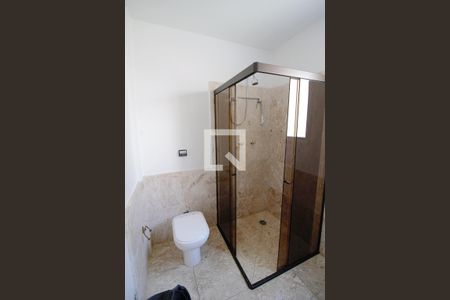 Apartamento à venda com 270m², 3 quartos e 4 vagas Apartamento à venda com 270m², 3 quartos e 4 vagasBanheiro da Suíte 1