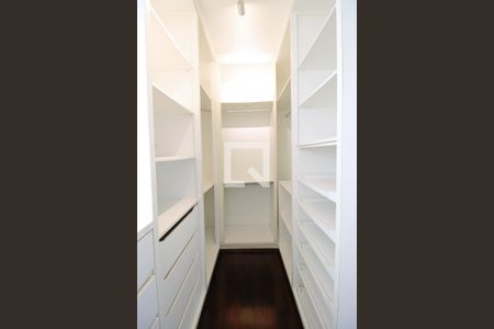 Apartamento à venda com 270m², 3 quartos e 4 vagas Apartamento à venda com 270m², 3 quartos e 4 vagasCloset da suíte 3