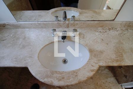 Apartamento à venda com 270m², 3 quartos e 4 vagas Apartamento à venda com 270m², 3 quartos e 4 vagasBanheiro da Suíte 1