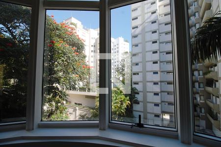 Apartamento à venda com 270m², 3 quartos e 4 vagas Apartamento à venda com 270m², 3 quartos e 4 vagasSuíte 2