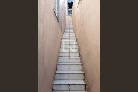 Casa para alugar com 60m², 1 quarto e sem vaga Casa para alugar com 60m², 1 quarto e sem vagaEscada de acesso às casas