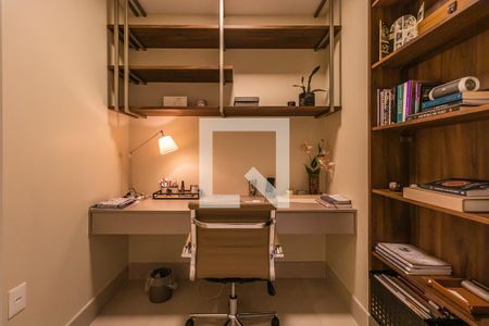 Apartamento à venda com 338m², 4 quartos e 4 vagas Apartamento à venda com 338m², 4 quartos e 4 vagasEscritório