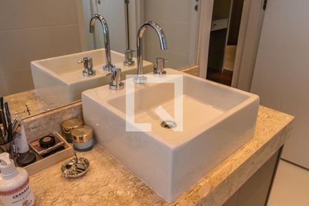 Apartamento à venda com 338m², 4 quartos e 4 vagas Apartamento à venda com 338m², 4 quartos e 4 vagasBanheiro da Suíte 4