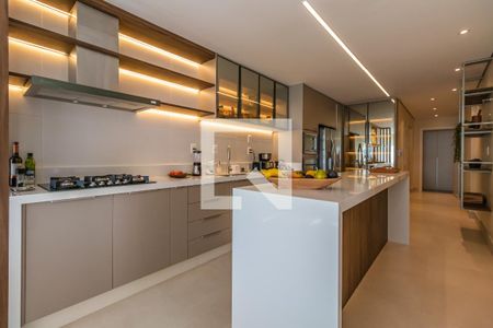 Apartamento à venda com 338m², 4 quartos e 4 vagas Apartamento à venda com 338m², 4 quartos e 4 vagasCozinha