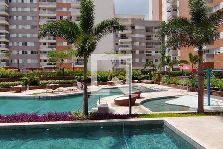 Apartamento à venda com 98m², 3 quartos e 2 vagas Apartamento à venda com 98m², 3 quartos e 2 vagasÁrea comum - Piscina