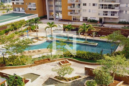 Apartamento à venda com 98m², 3 quartos e 2 vagas Apartamento à venda com 98m², 3 quartos e 2 vagasÁrea comum - Piscina