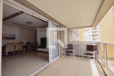 Apartamento à venda com 98m², 3 quartos e 2 vagas Apartamento à venda com 98m², 3 quartos e 2 vagasVaranda da Sala