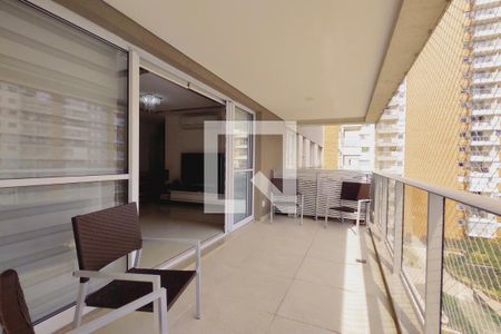 Apartamento à venda com 98m², 3 quartos e 2 vagas Apartamento à venda com 98m², 3 quartos e 2 vagasVaranda da Sala
