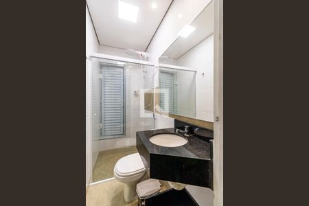 Banheiro de kitnet/studio para alugar com 0 quarto, 38m² em Cambuci, São Paulo