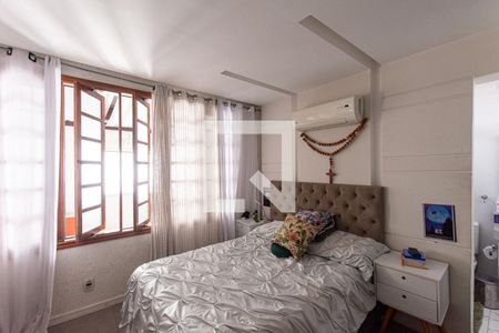 Casa de condomínio à venda com 150m², 4 quartos e 6 vagas Casa de condomínio à venda com 150m², 4 quartos e 6 vagasSuite 4