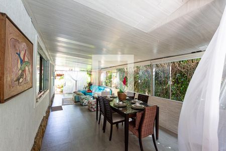 Casa de condomínio à venda com 150m², 4 quartos e 6 vagas Casa de condomínio à venda com 150m², 4 quartos e 6 vagasÁrea externa