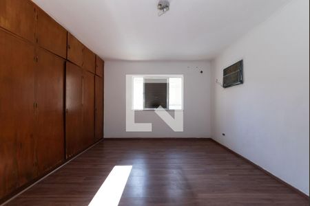 Casa para alugar com 220m², 4 quartos e 4 vagasSuíte