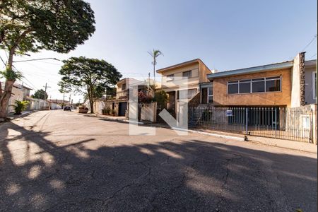 Casa para alugar com 220m², 4 quartos e 4 vagasFachada