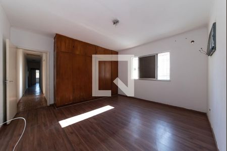 Casa para alugar com 220m², 4 quartos e 4 vagasSuíte