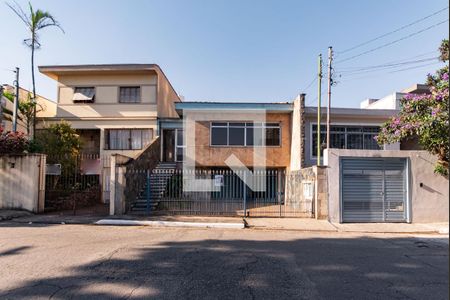 Casa para alugar com 220m², 4 quartos e 4 vagasFachada