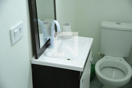 Lavabo de casa de condomínio para alugar com 3 quartos, 136m² em Chácara Canta Galo, Cotia