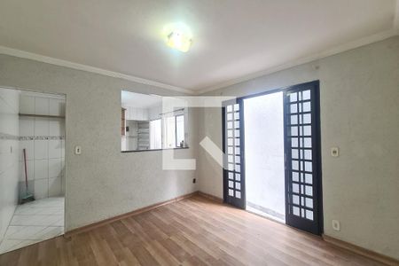 Sala de casa para alugar com 2 quartos, 57m² em Jardim Colorado, São Paulo