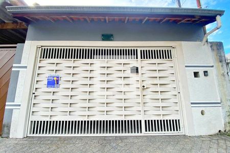 Casa à venda com 130m², 2 quartos e 2 vagas Casa à venda com 130m², 2 quartos e 2 vagasFachada