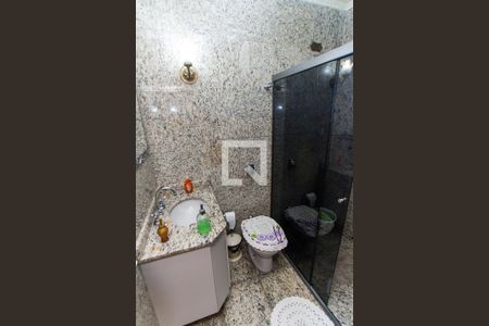 Casa à venda com 500m², 4 quartos e 3 vagasBanheiro da Suíte 2