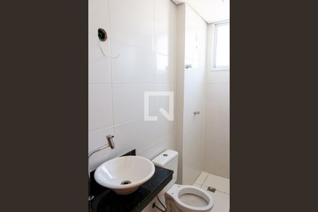 Banheiro de apartamento à venda com 2 quartos, 52m² em Arvoredo Ii, Contagem