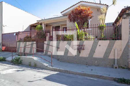 Casa à venda com 195m², 3 quartos e 4 vagasFachada