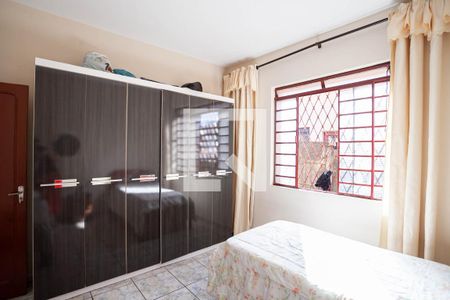 Casa à venda com 195m², 3 quartos e 4 vagasQuarto 2 