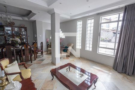 Casa à venda com 1036m², 15 quartos e 12 vagasSala