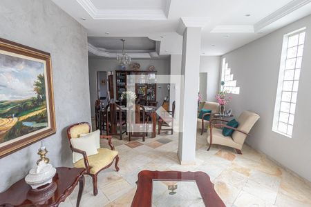 Casa à venda com 1036m², 15 quartos e 12 vagasSala