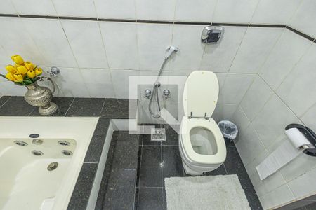 Casa à venda com 1036m², 15 quartos e 12 vagasBanheiro da suite