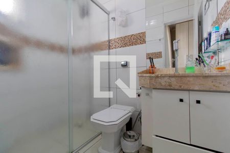 Casa à venda com 240m², 3 quartos e 2 vagas Casa à venda com 240m², 3 quartos e 2 vagasBanheiro Suíte