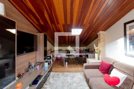 Casa à venda com 240m², 3 quartos e 2 vagas Casa à venda com 240m², 3 quartos e 2 vagasSótão