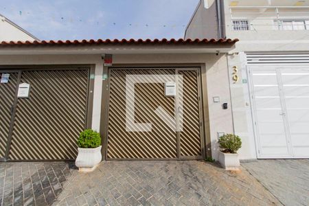 Casa à venda com 240m², 3 quartos e 2 vagas Casa à venda com 240m², 3 quartos e 2 vagasFachada