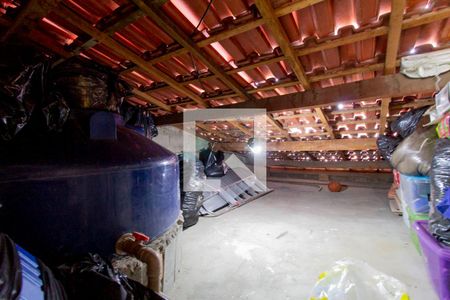 Casa à venda com 240m², 3 quartos e 2 vagas Casa à venda com 240m², 3 quartos e 2 vagasSótão