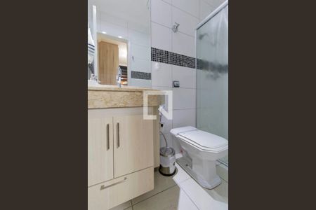 Casa à venda com 240m², 3 quartos e 2 vagas Casa à venda com 240m², 3 quartos e 2 vagasBanheiro Suíte 2