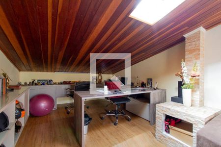 Casa à venda com 240m², 3 quartos e 2 vagas Casa à venda com 240m², 3 quartos e 2 vagasSótão